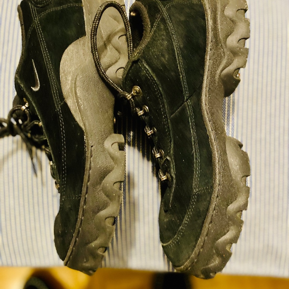 Nike lahar  black shoes